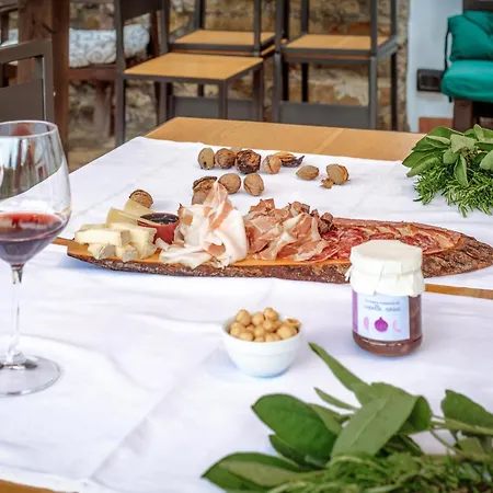 Casa di campagna Tenuta San Giuseppe Cossano Belbo